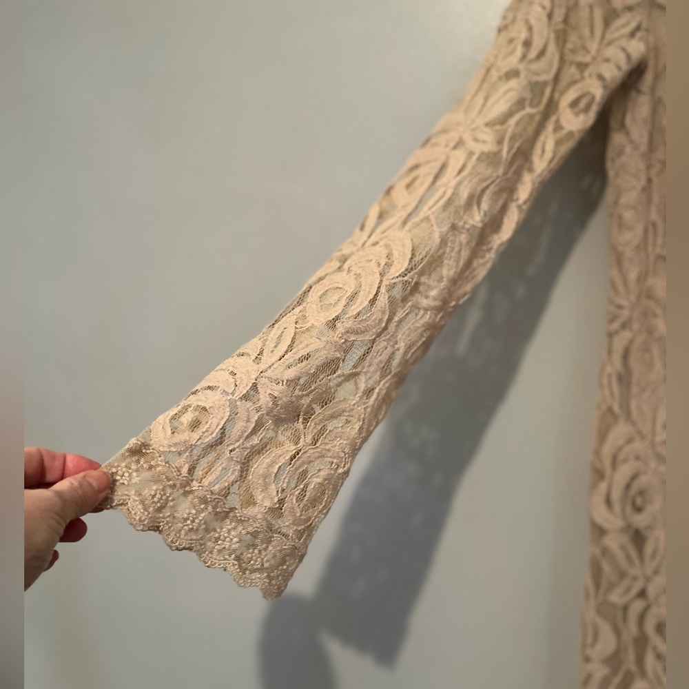 ๐ค Cream Lace Low-Back Bodycon Dress - Size Small/Medium ๐ค - Picture 3 of 7